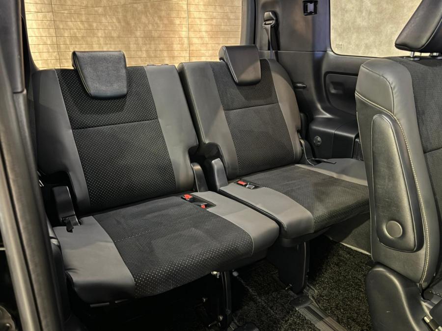 Voxy Hybrid ZS 煌III Modellista - Image 10